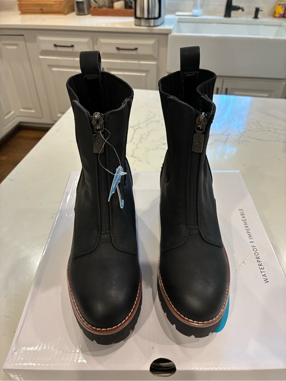NWT Aqua College Women's Black Waterproof Impermeable Front-Zip Boots Size 5.5